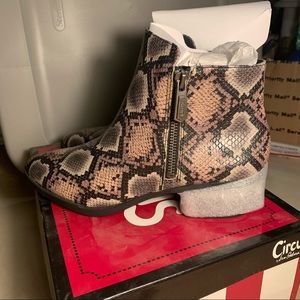 Sam Edelman highland taupe snkprint booties